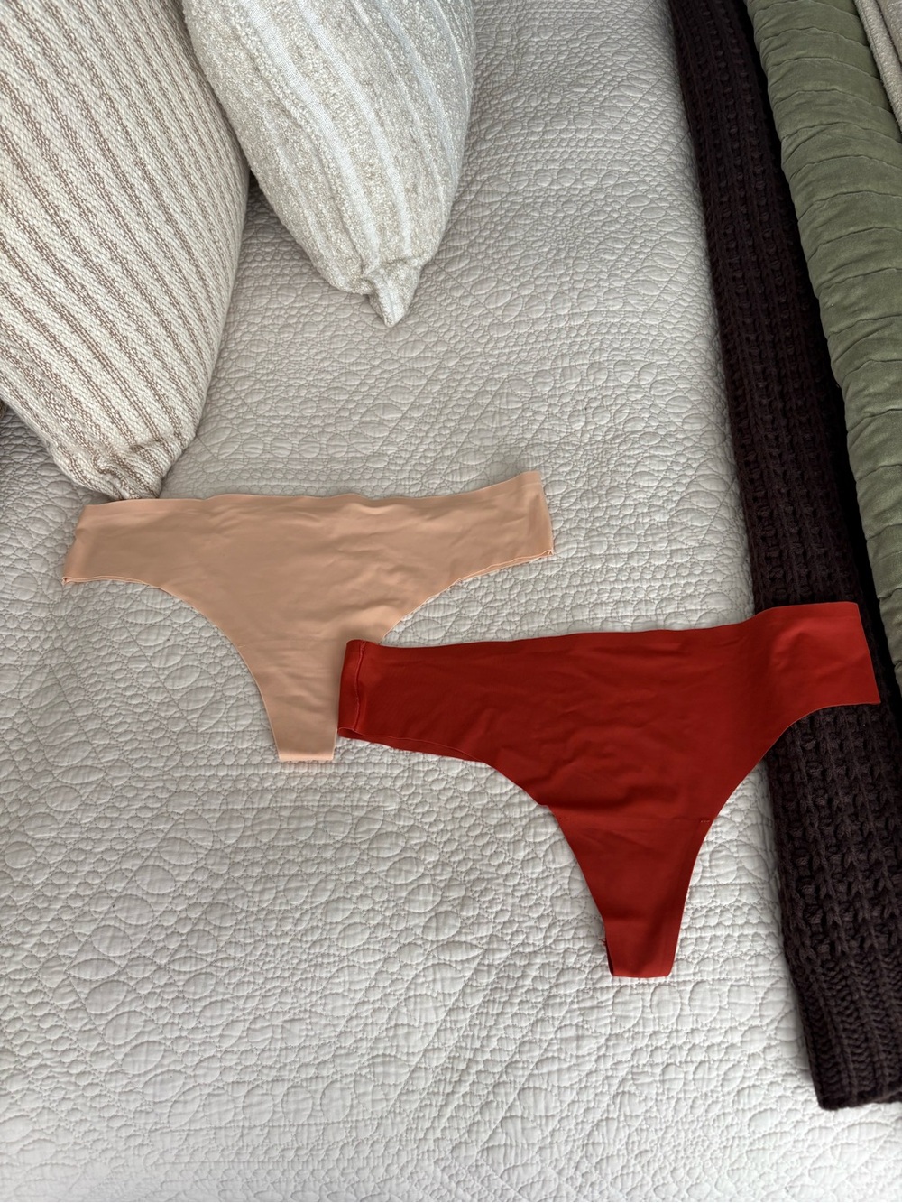 Lululemon Seamless Thong Panties Set - Nude & Red NWOT Size Large